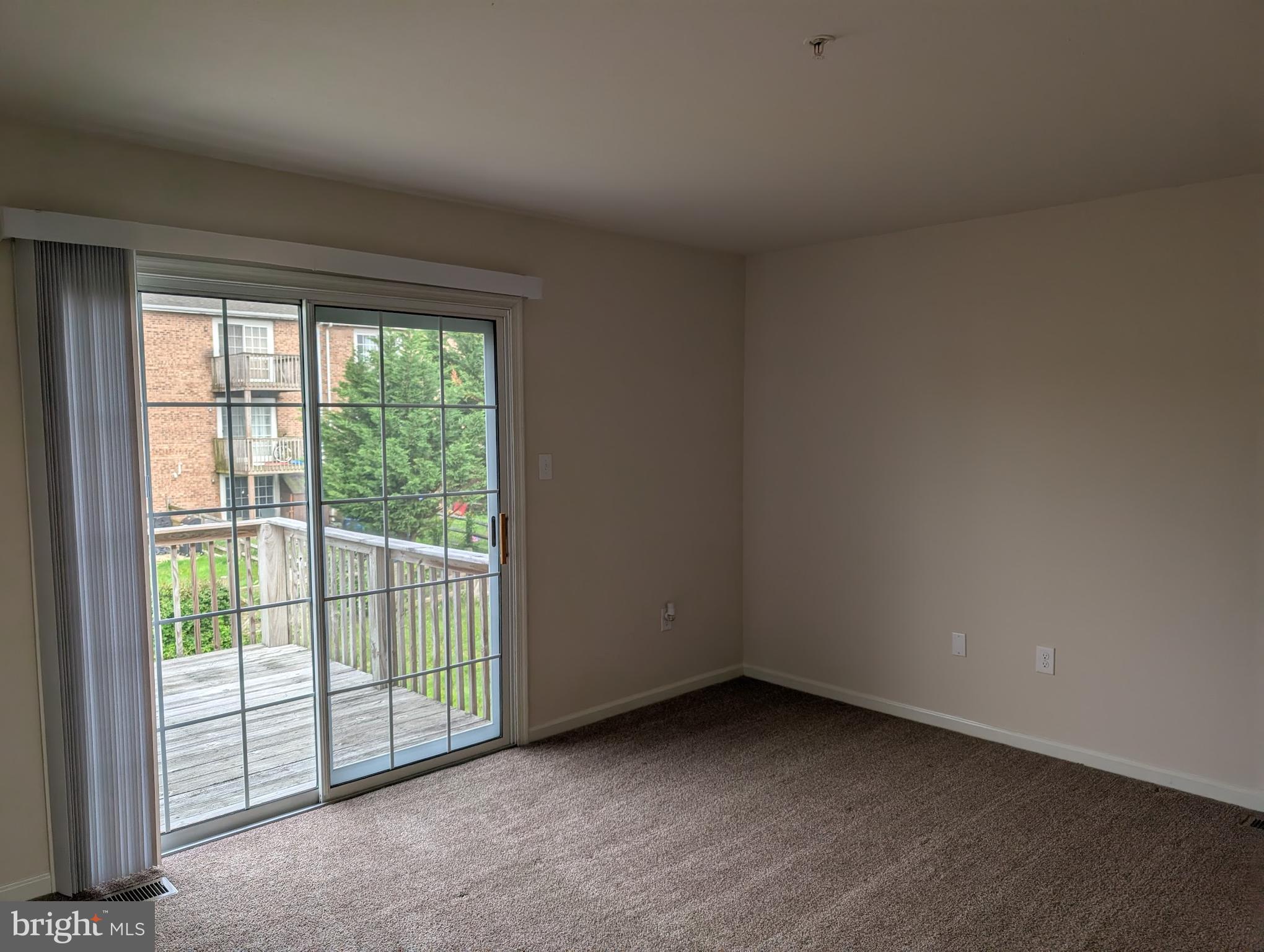 WALNUT HILL - Residential