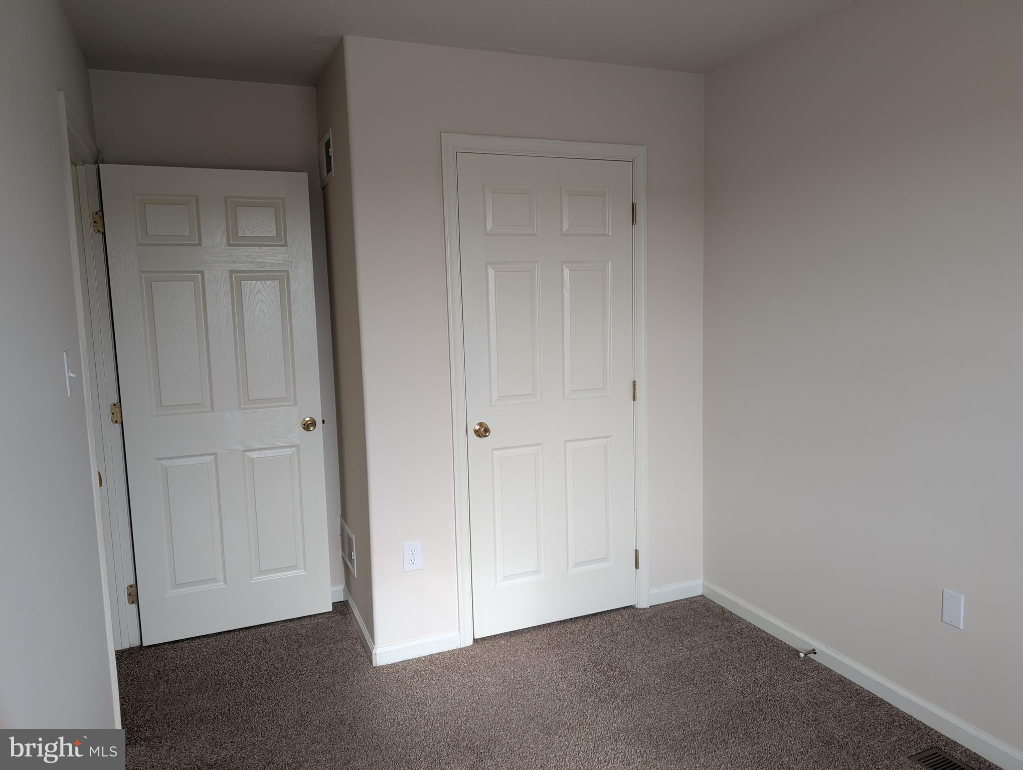 WALNUT HILL - Residential