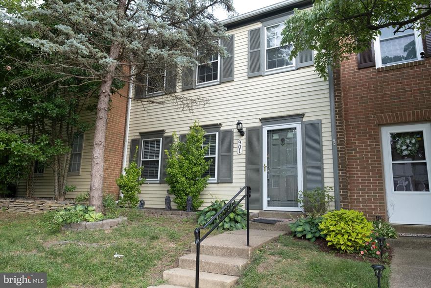 Back to the market!! Very well-kept and located two-level townhome. Spacious 3 bed / 1.5 bath. Property is within minutes of Dulles Town Center, shopping centers and IAD international airport.