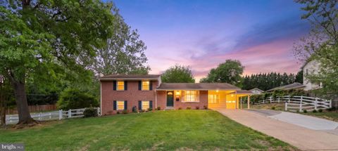 Photo of 6451 Fairland Street, ALEXANDRIA, VA 22312 (MLS # VAFX2306232)