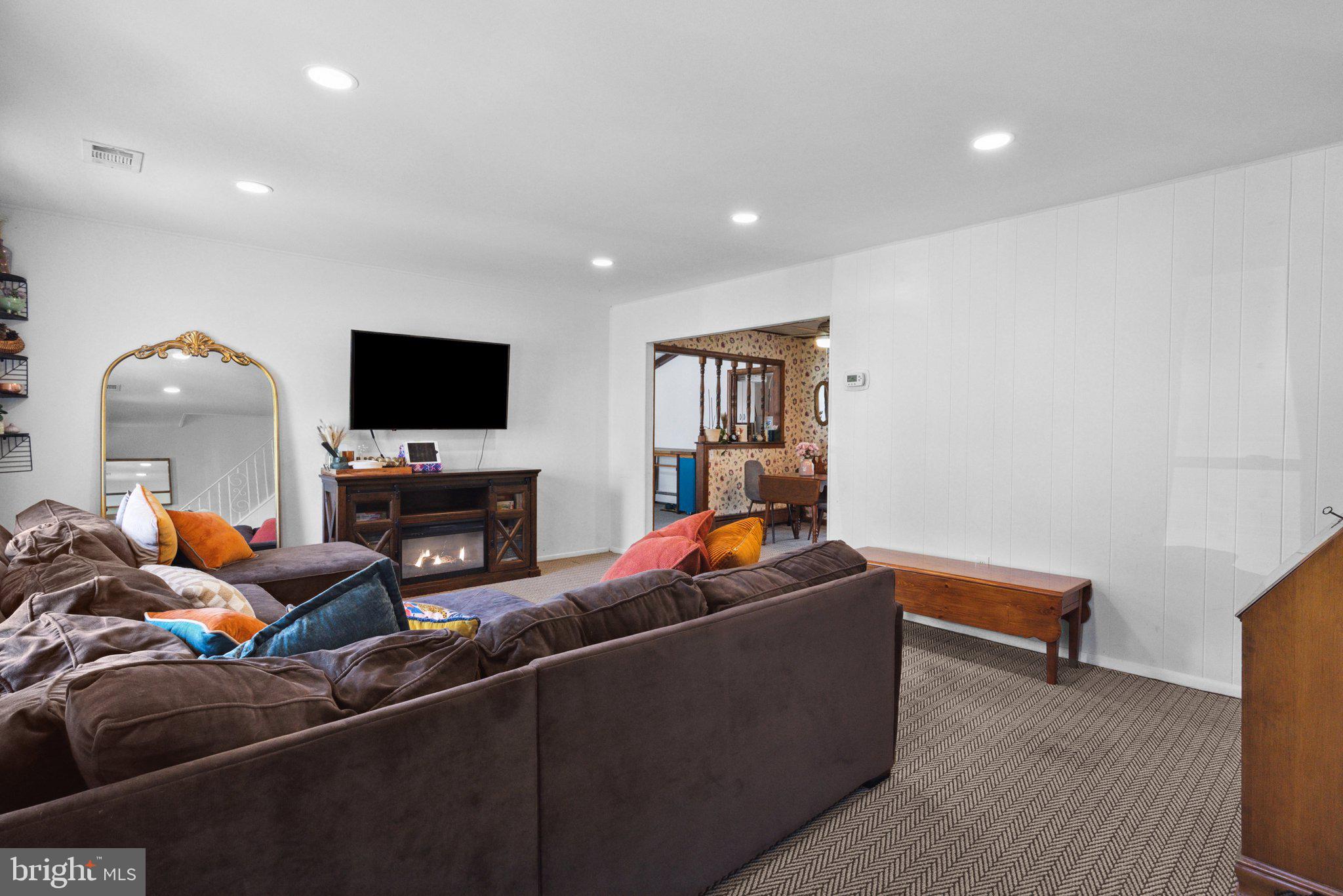 TWIN OAKS - Residential