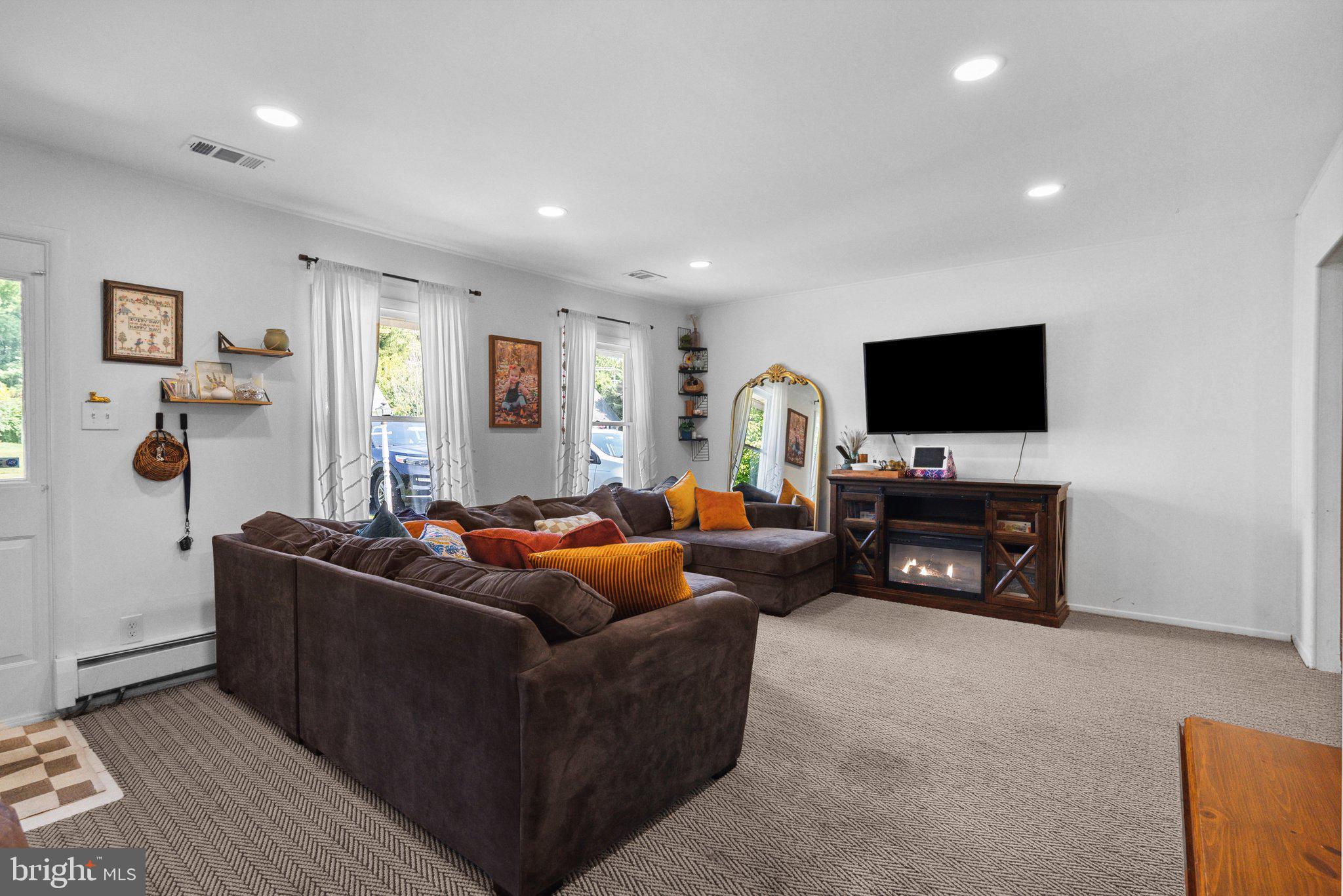TWIN OAKS - Residential