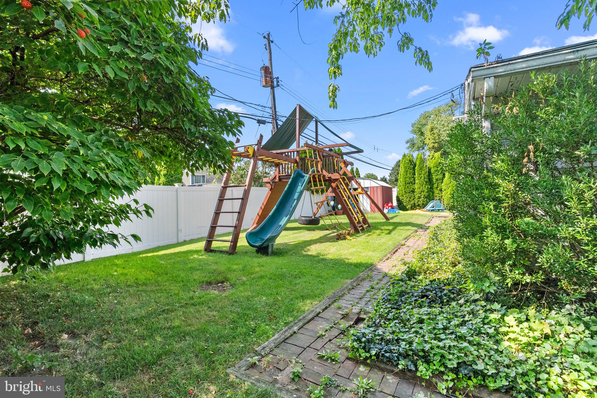 TWIN OAKS - Residential