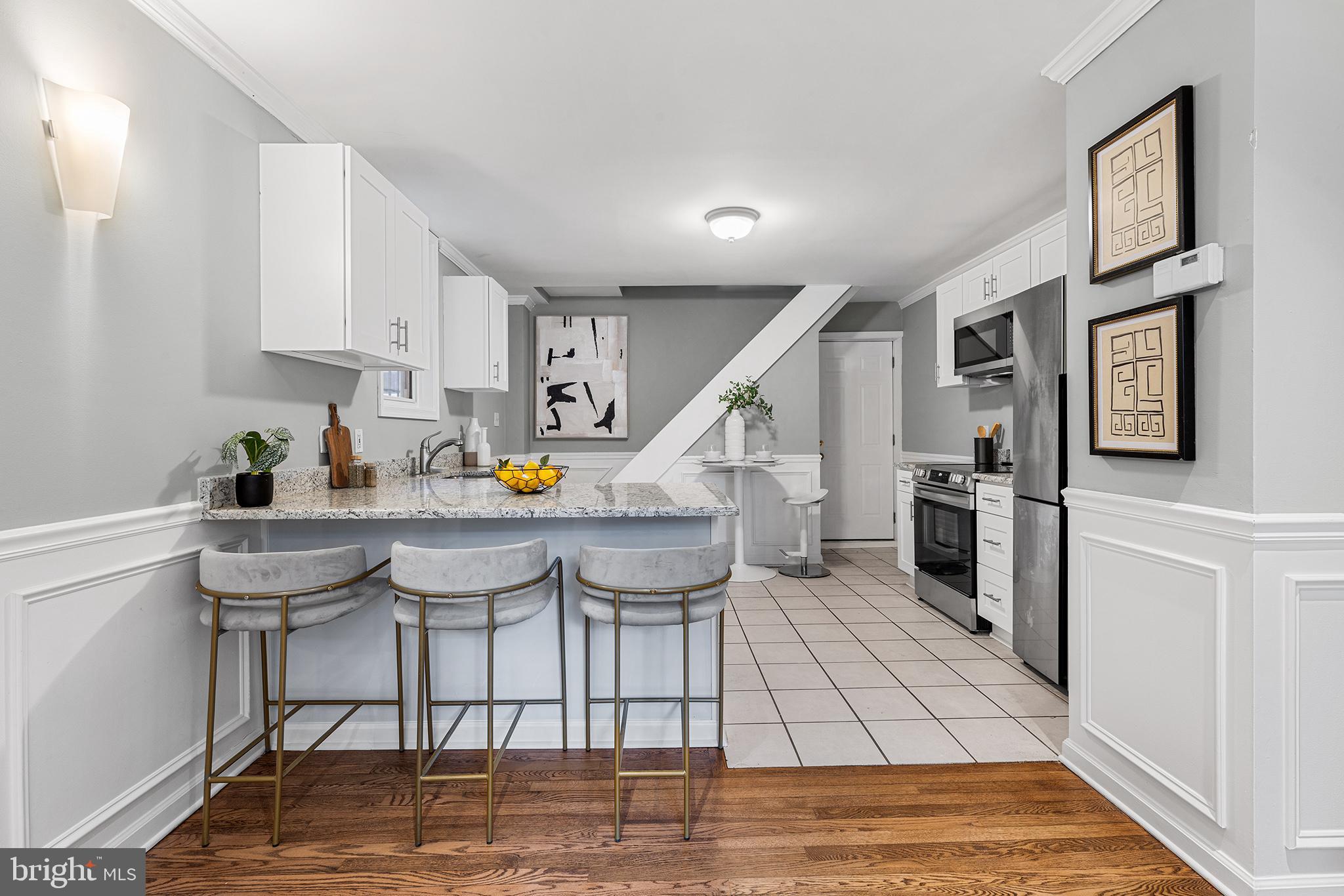 QUEEN VILLAGE - Residential