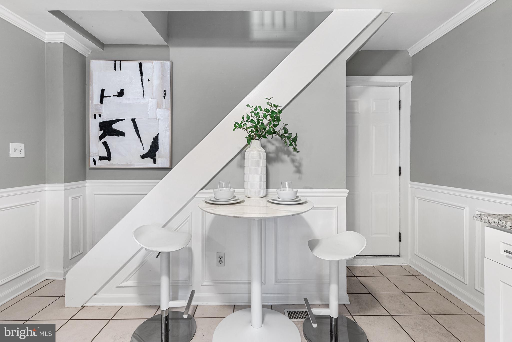 QUEEN VILLAGE - Residential