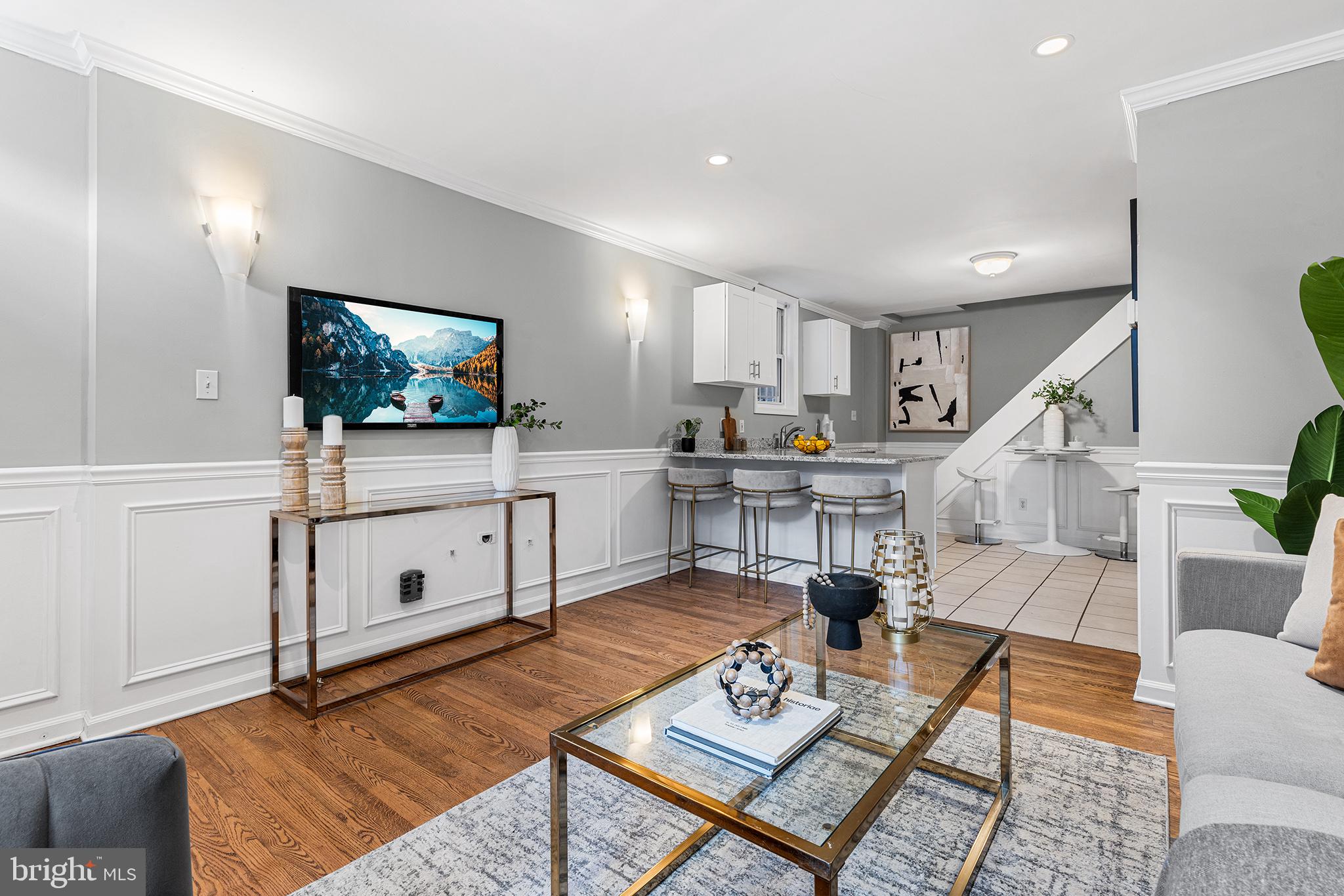 QUEEN VILLAGE - Residential