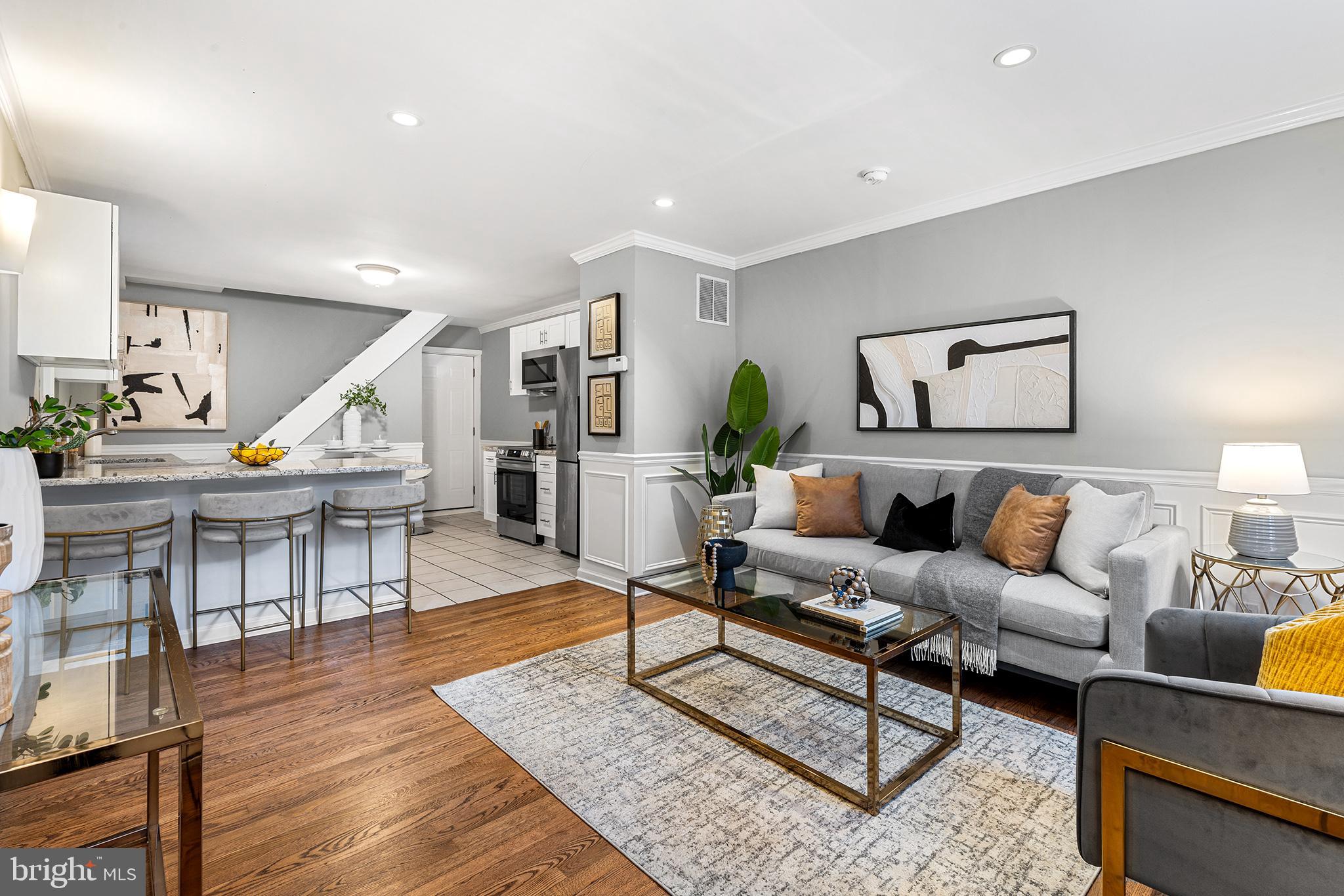 QUEEN VILLAGE - Residential