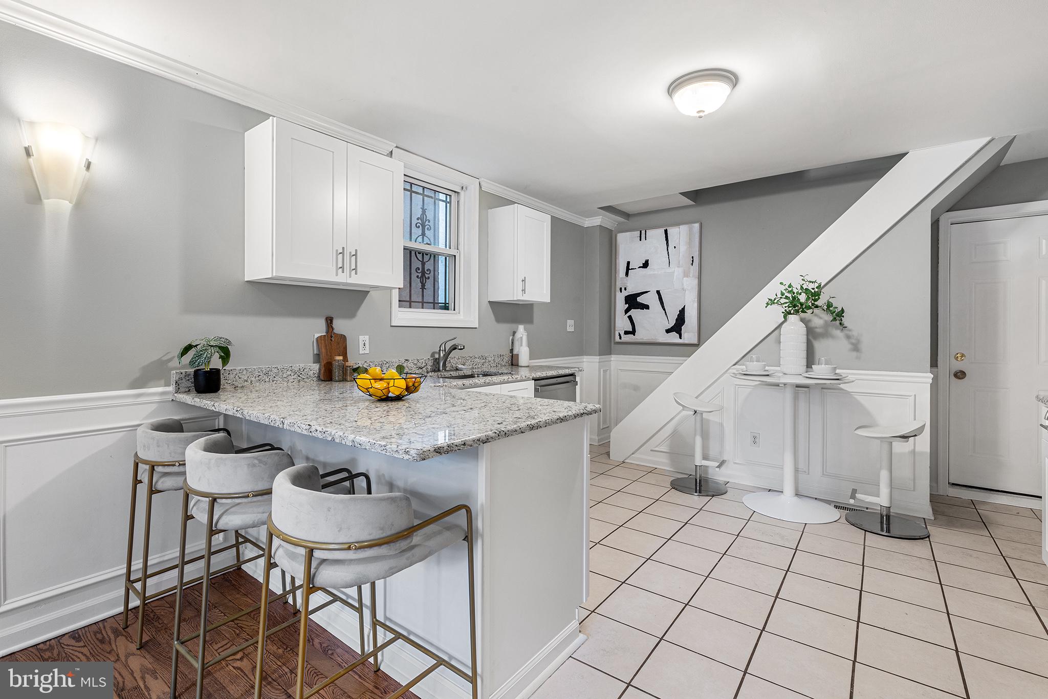 QUEEN VILLAGE - Residential