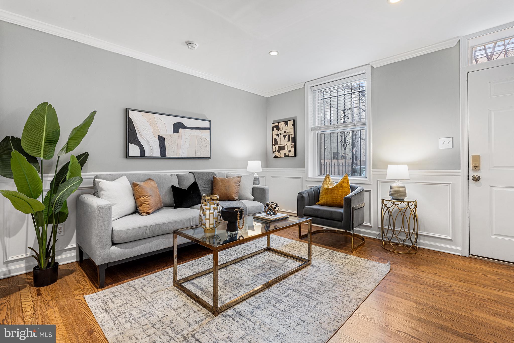 QUEEN VILLAGE - Residential