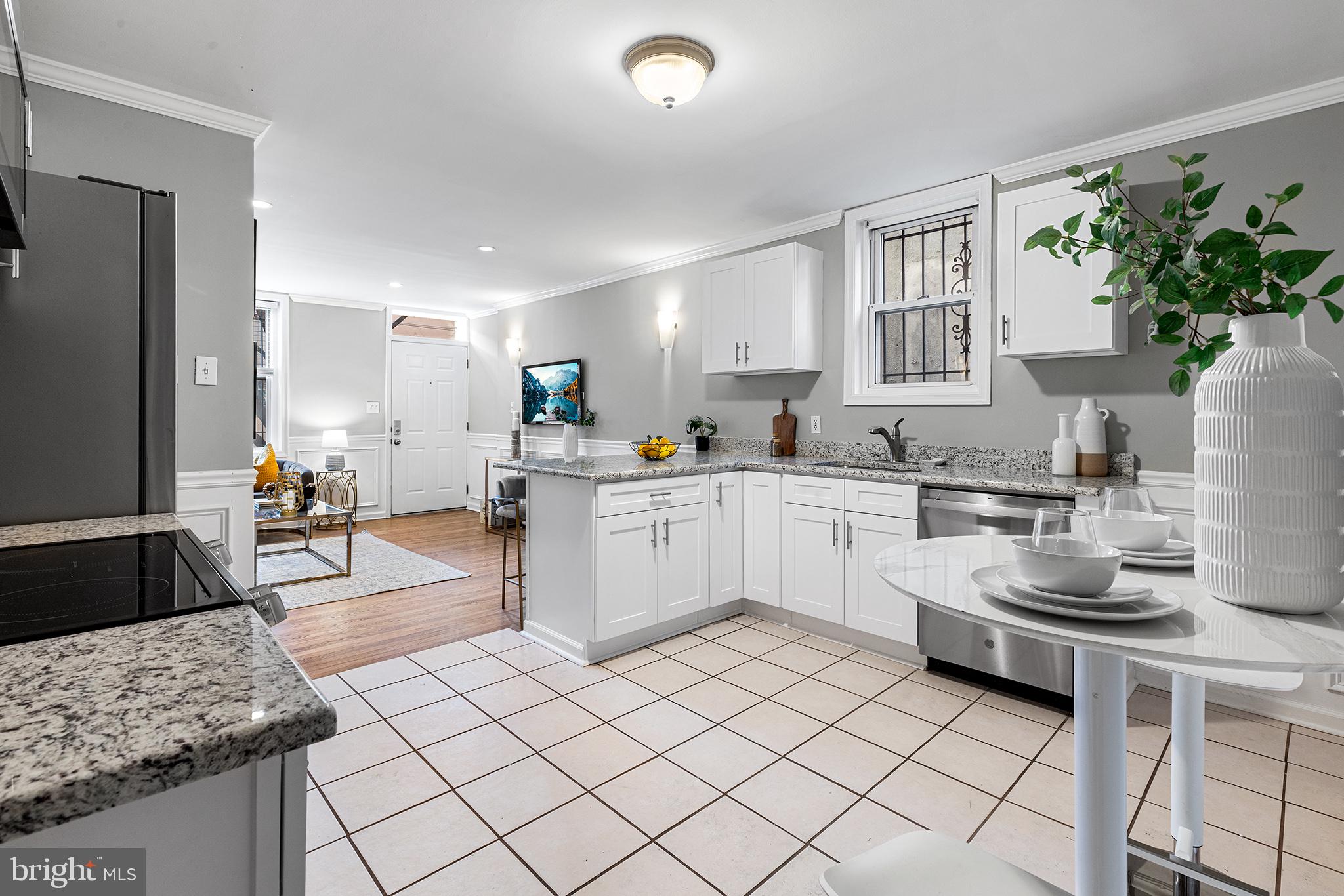 QUEEN VILLAGE - Residential