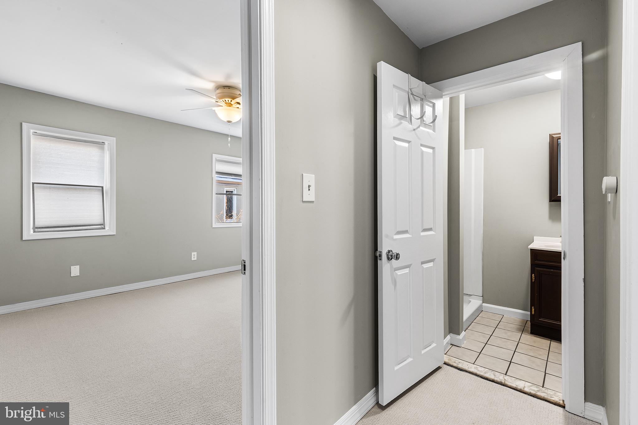 QUEEN VILLAGE - Residential