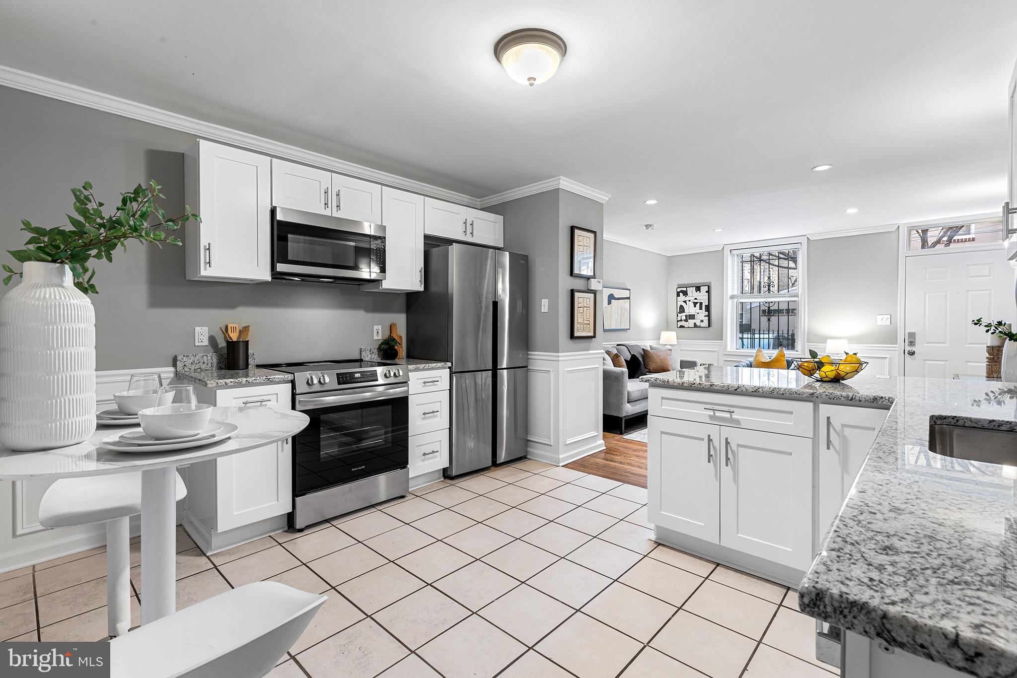 QUEEN VILLAGE - Residential