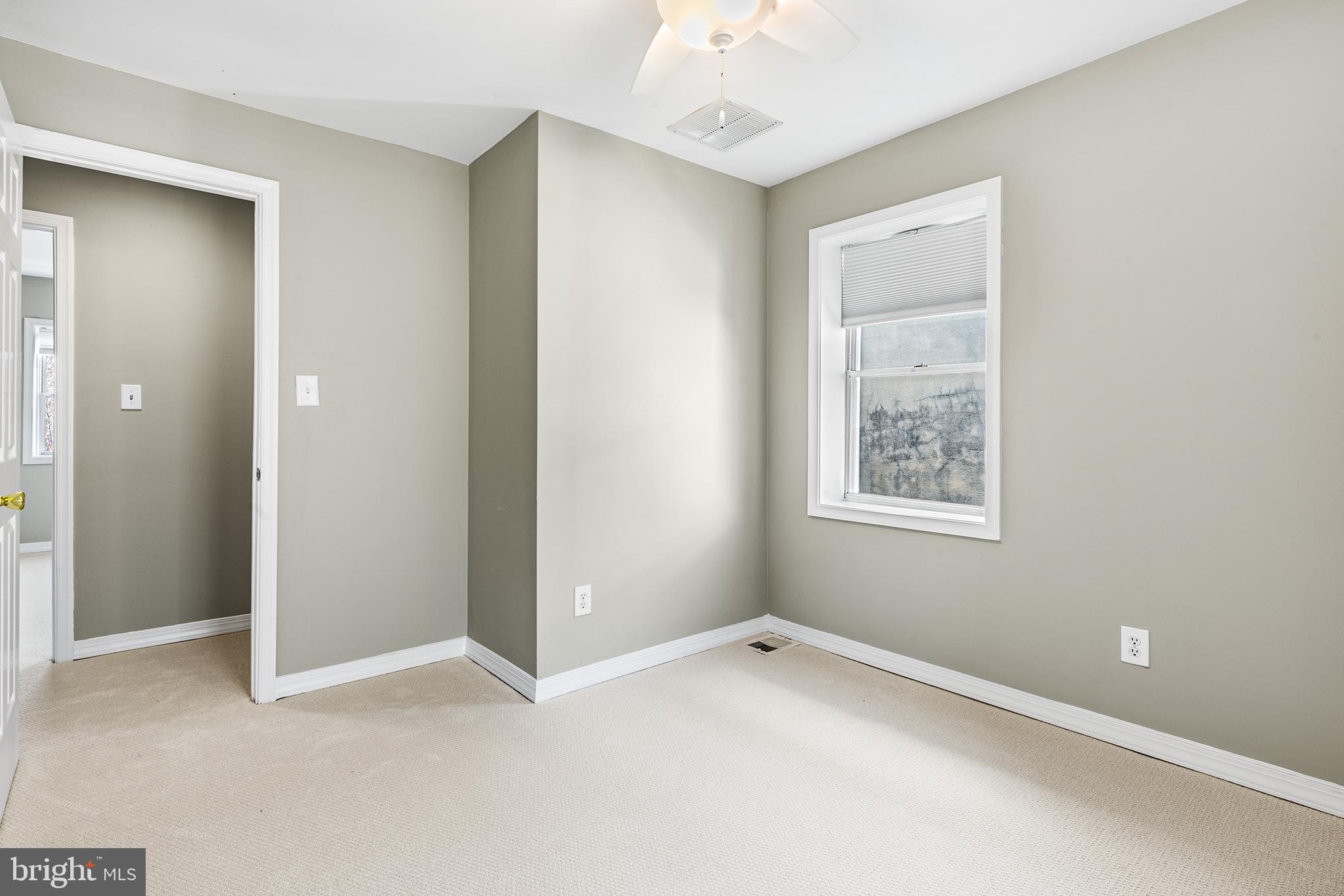 QUEEN VILLAGE - Residential