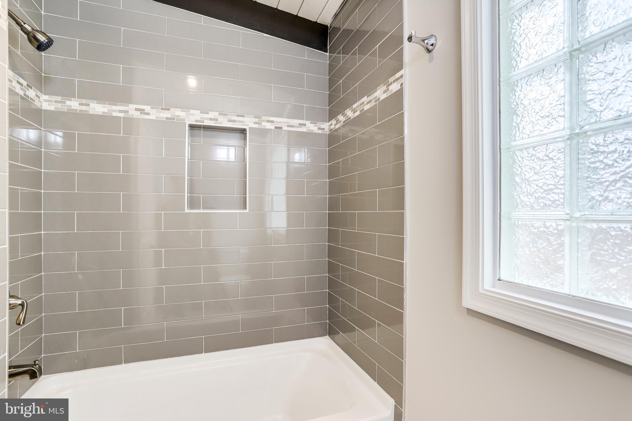 PINE SPRING - Residential