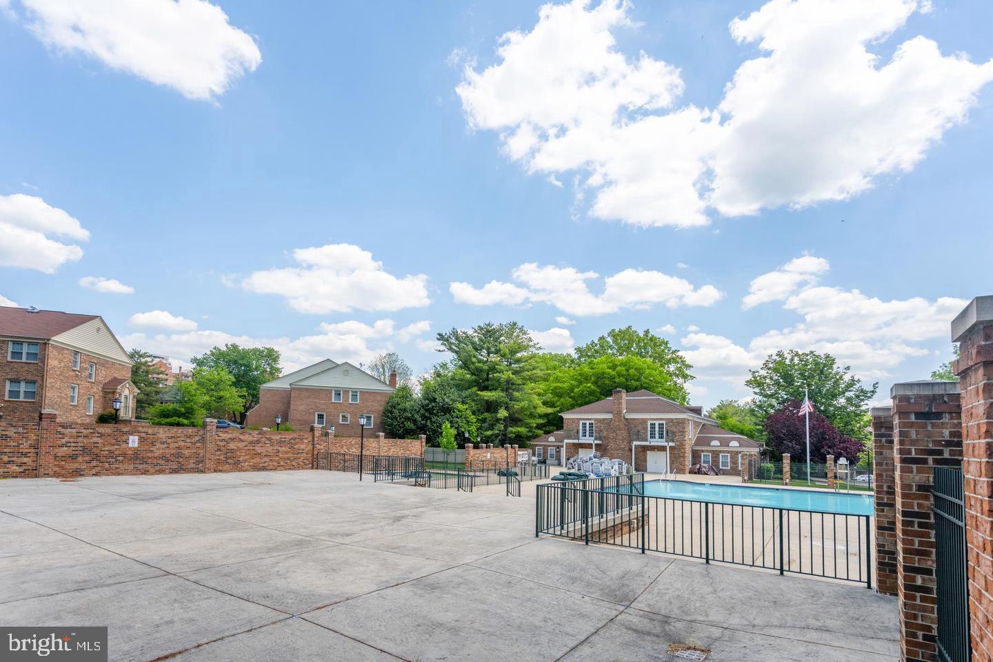 GEORGETOWN VILLAGE - Residential Lease