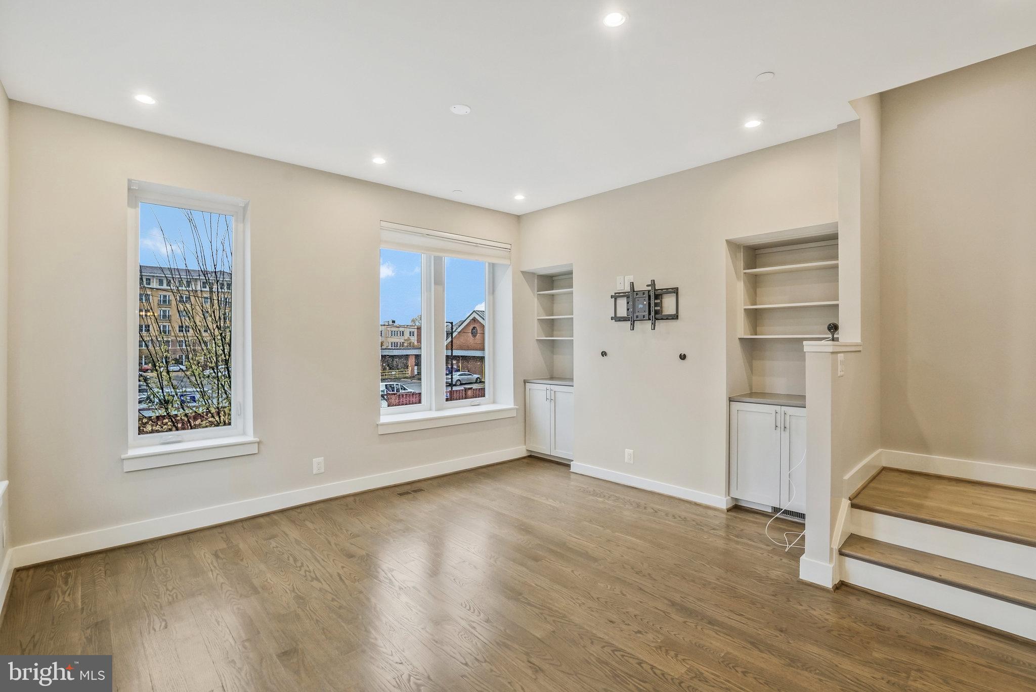 SLADE - Residential Lease