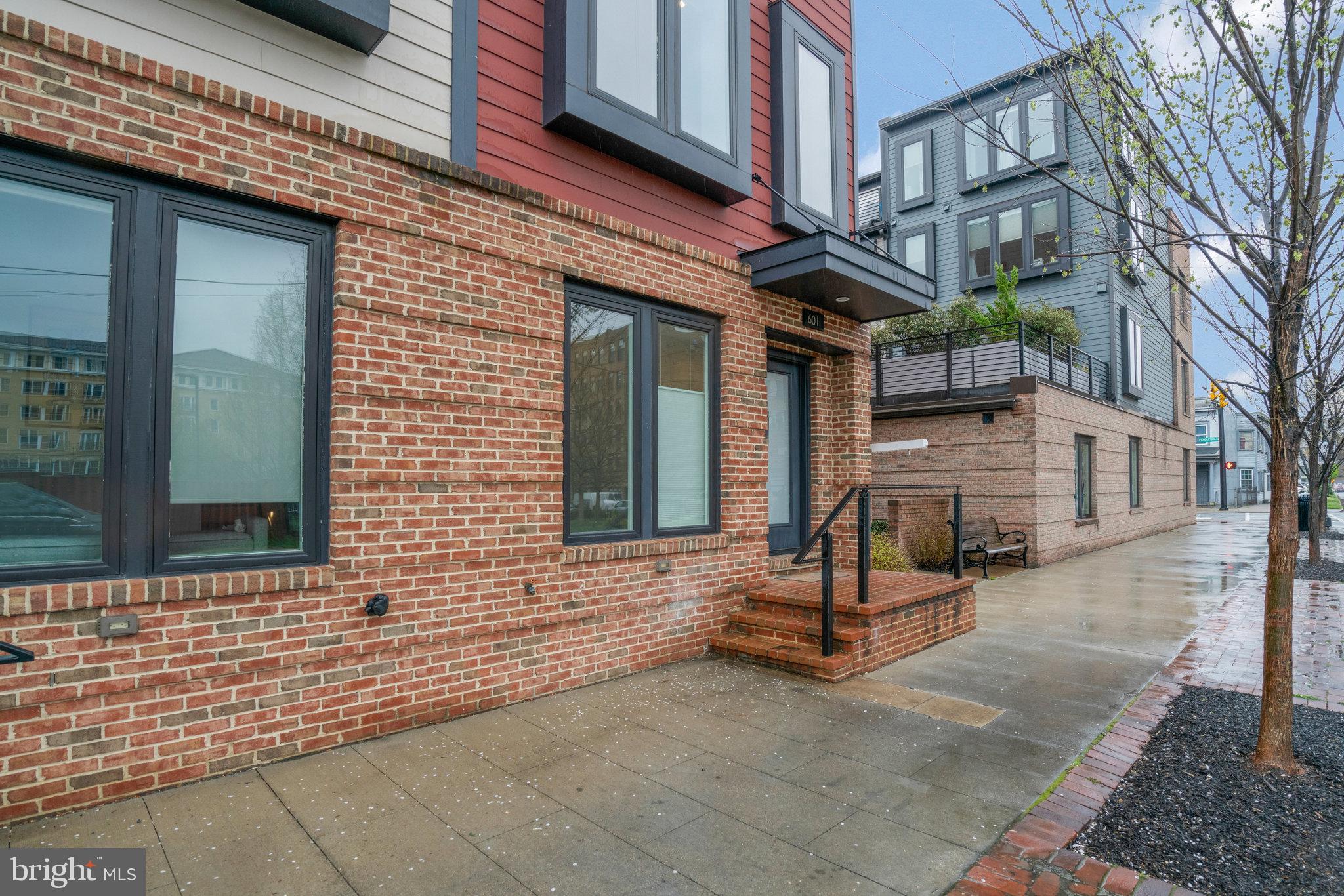 SLADE - Residential Lease