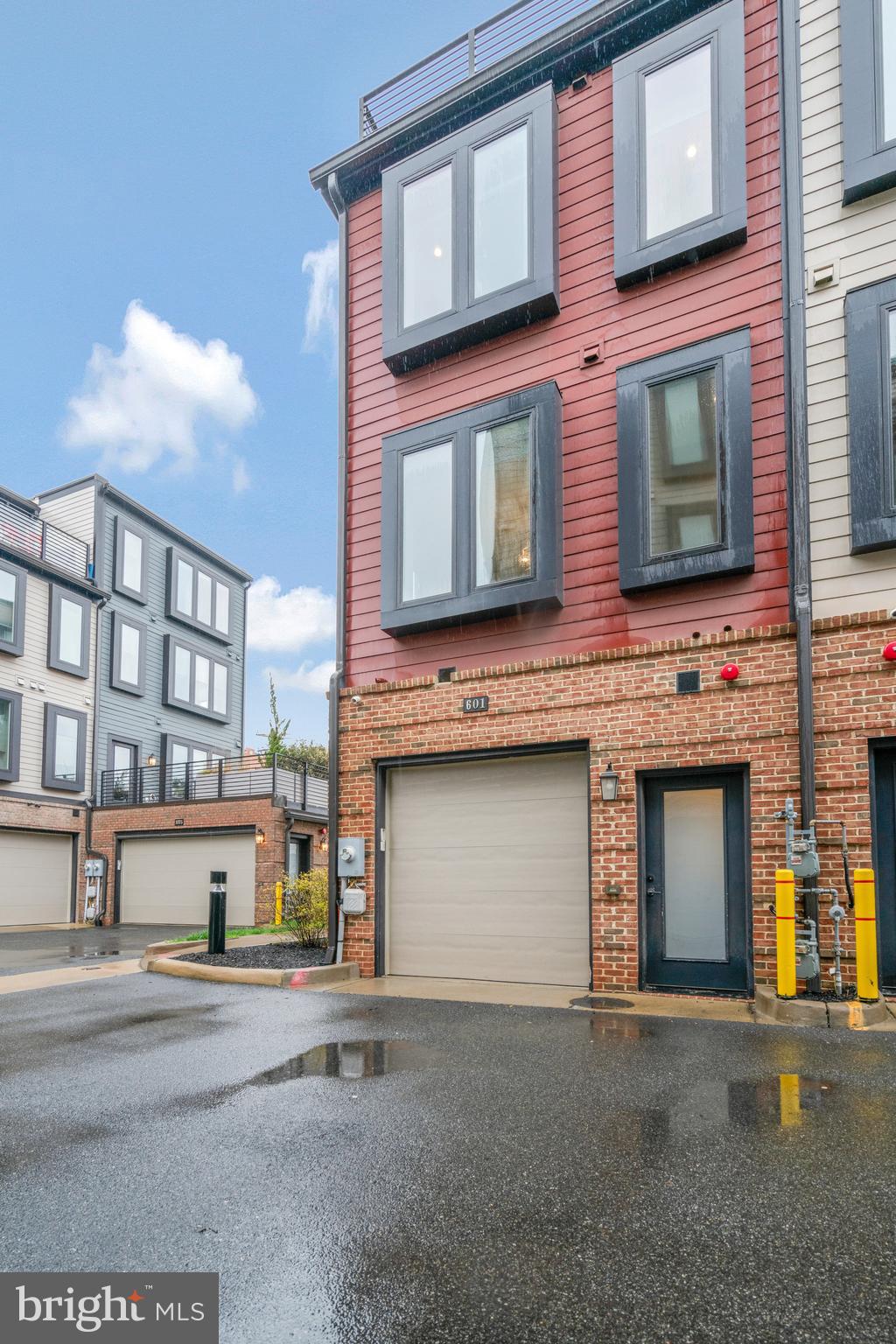 SLADE - Residential Lease