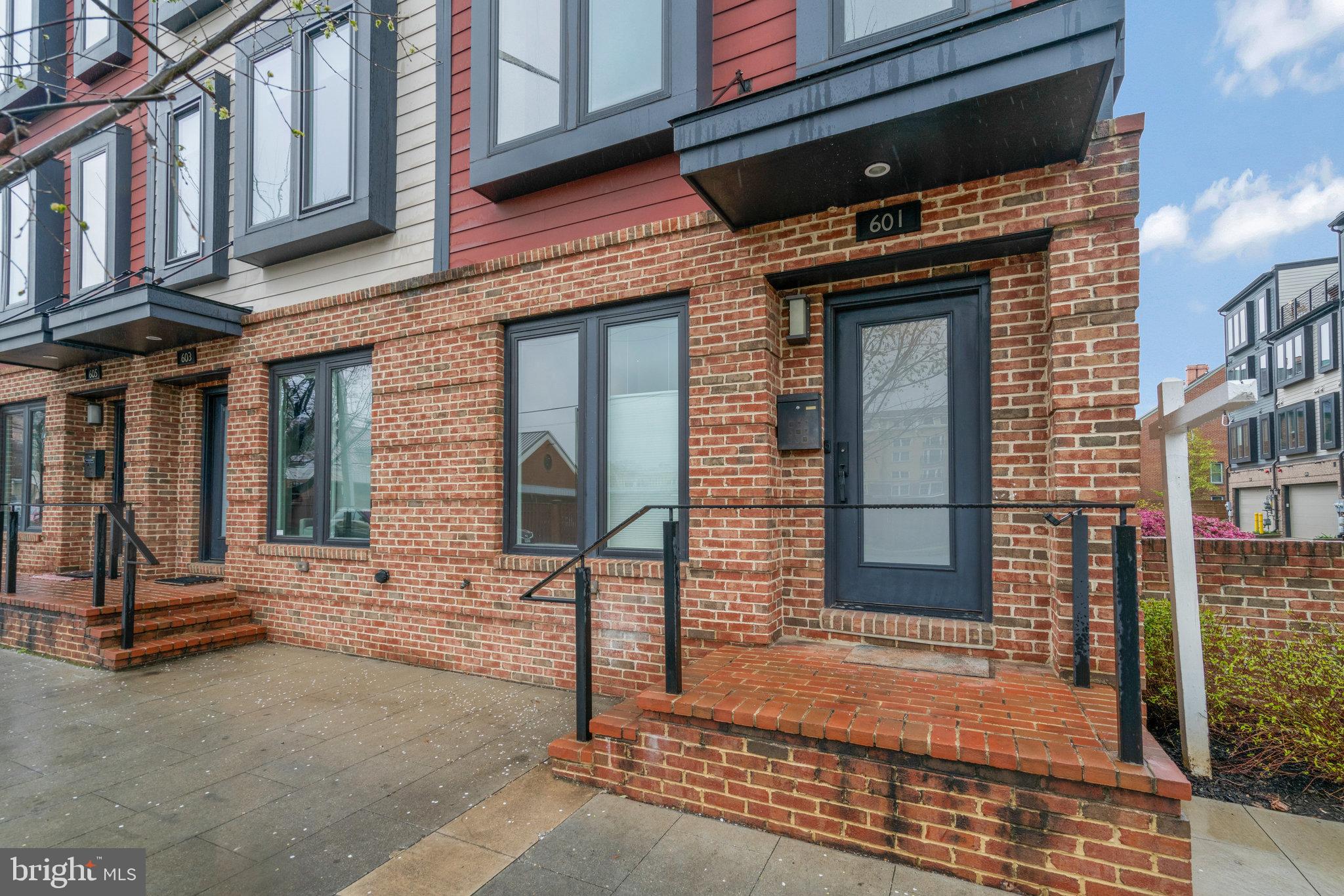 SLADE - Residential Lease