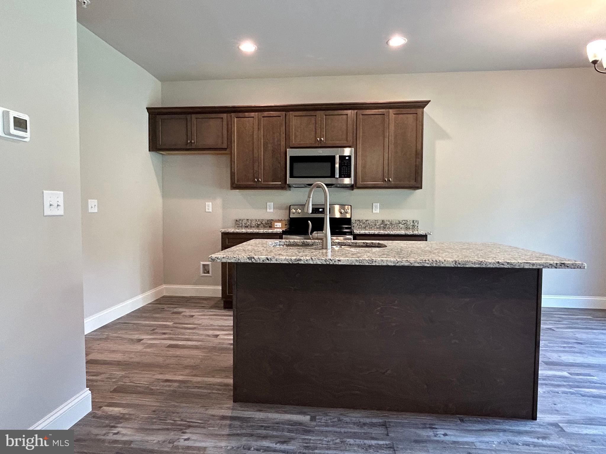 WOODLAND HILLS - Residential