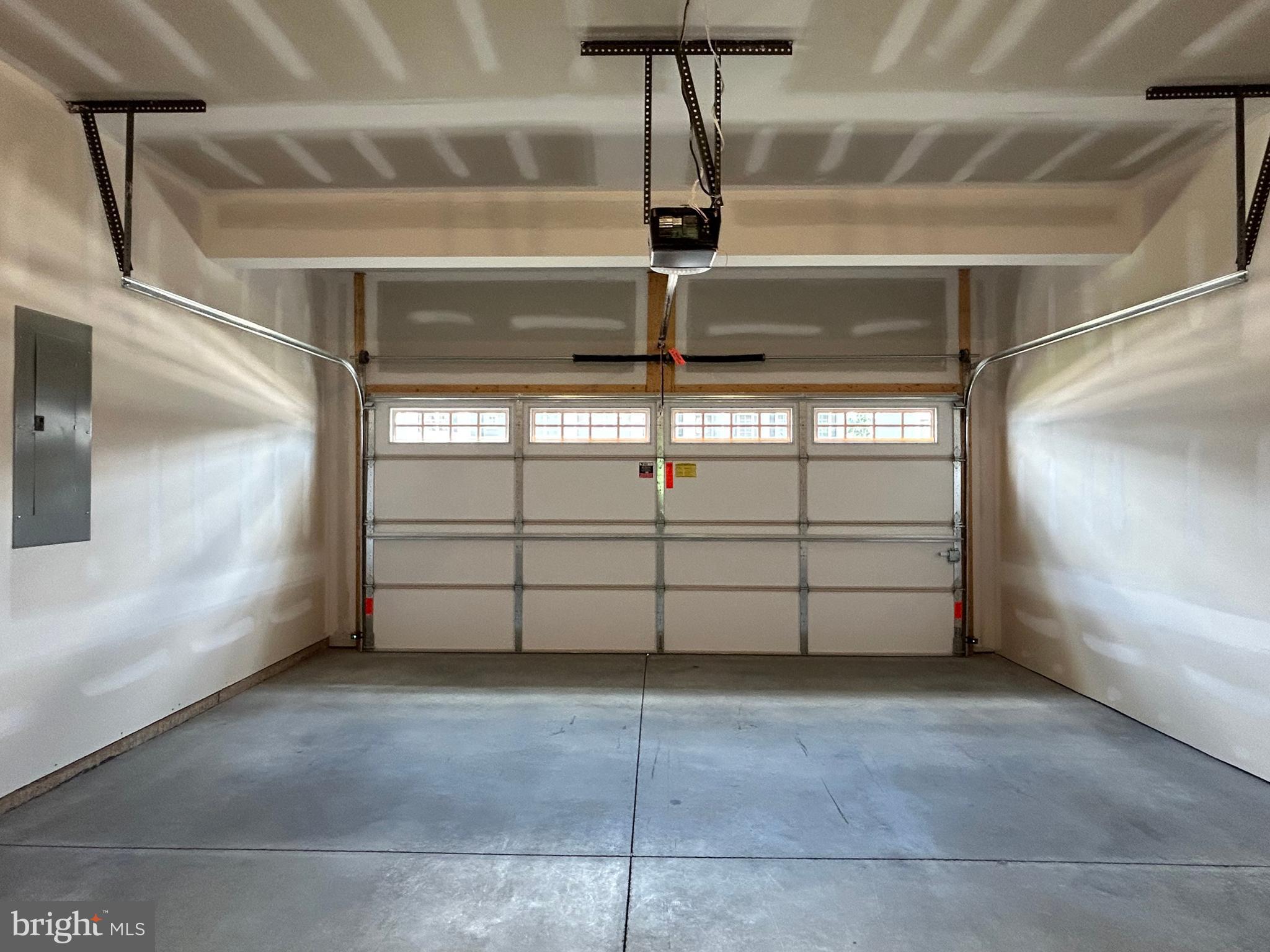 WOODLAND HILLS - Residential