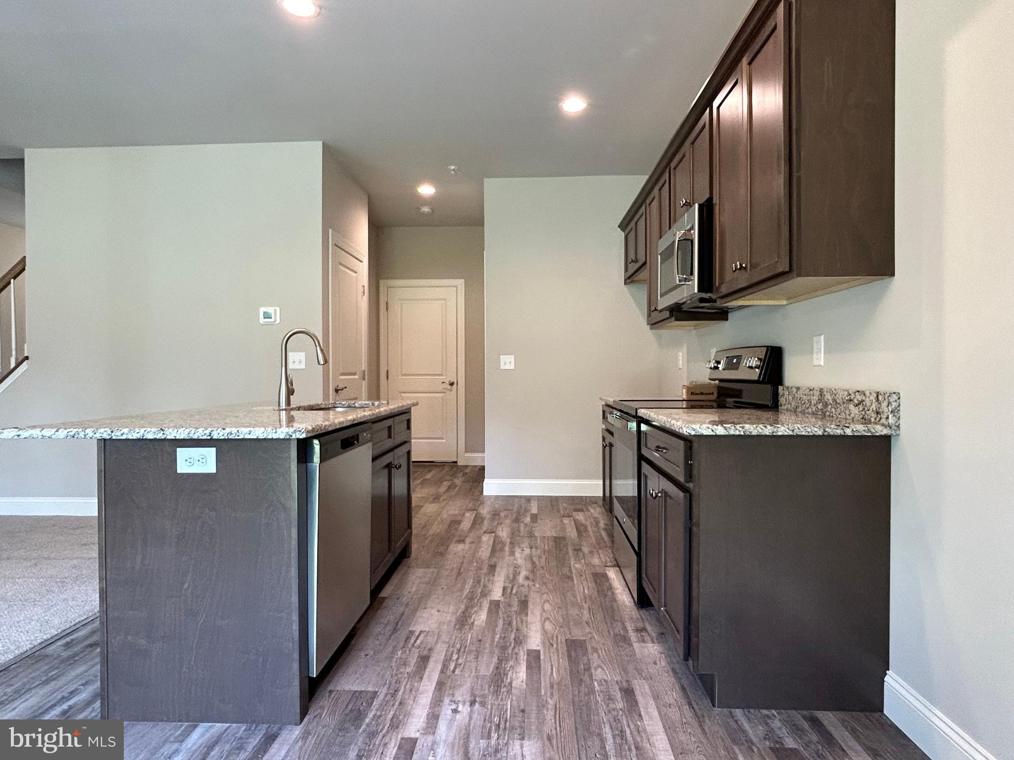 WOODLAND HILLS - Residential