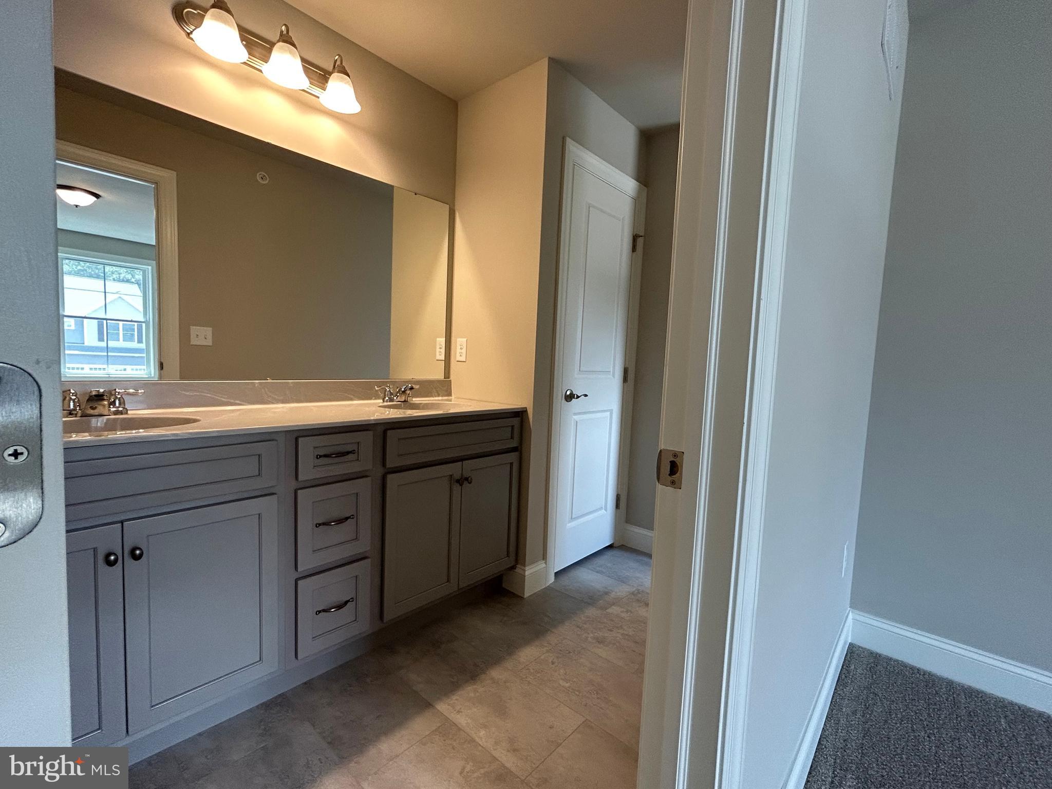 WOODLAND HILLS - Residential