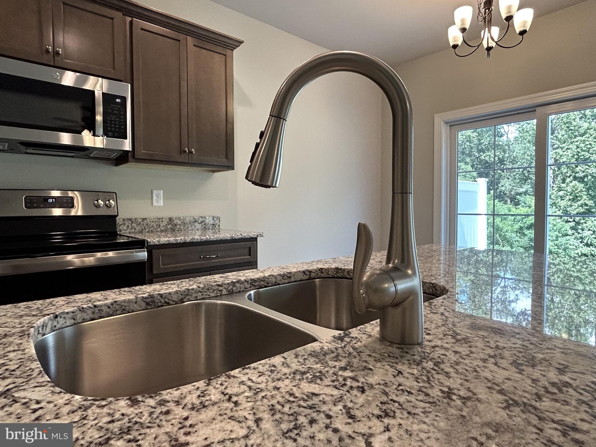 WOODLAND HILLS - Residential