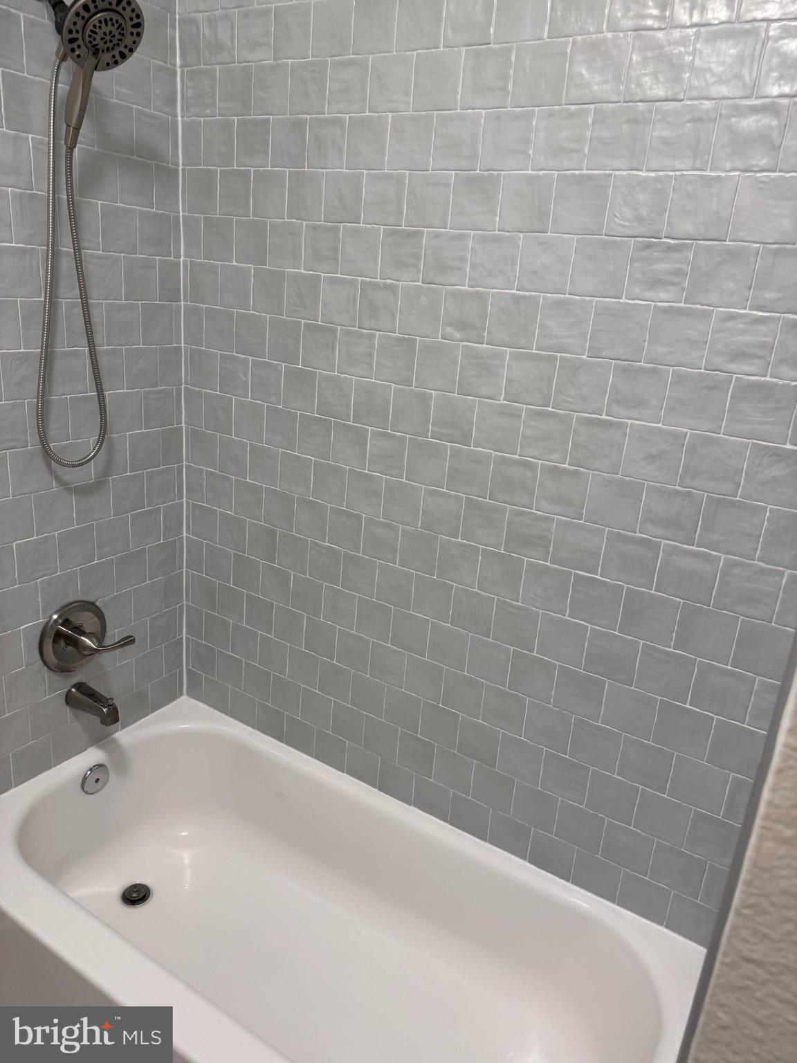 1521 SPRING GATE DRIVE 10211