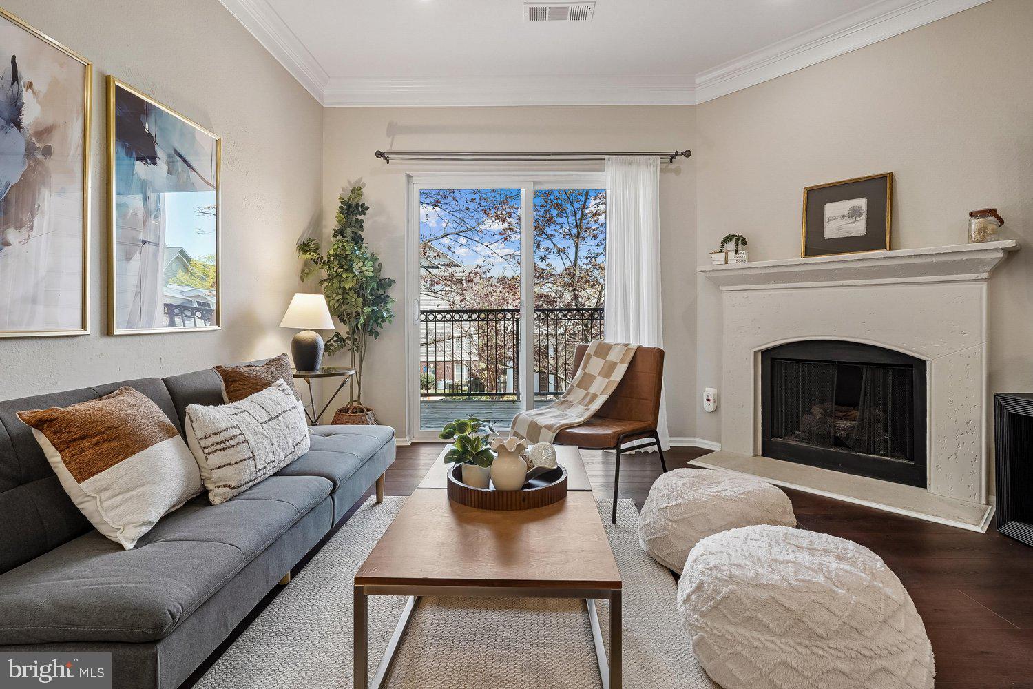 1521 SPRING GATE DRIVE 10211