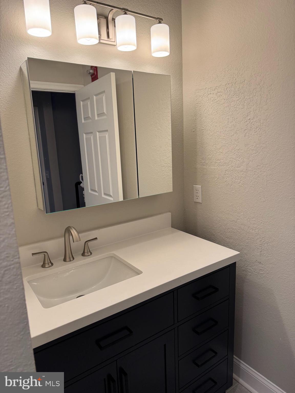 1521 SPRING GATE DRIVE 10211