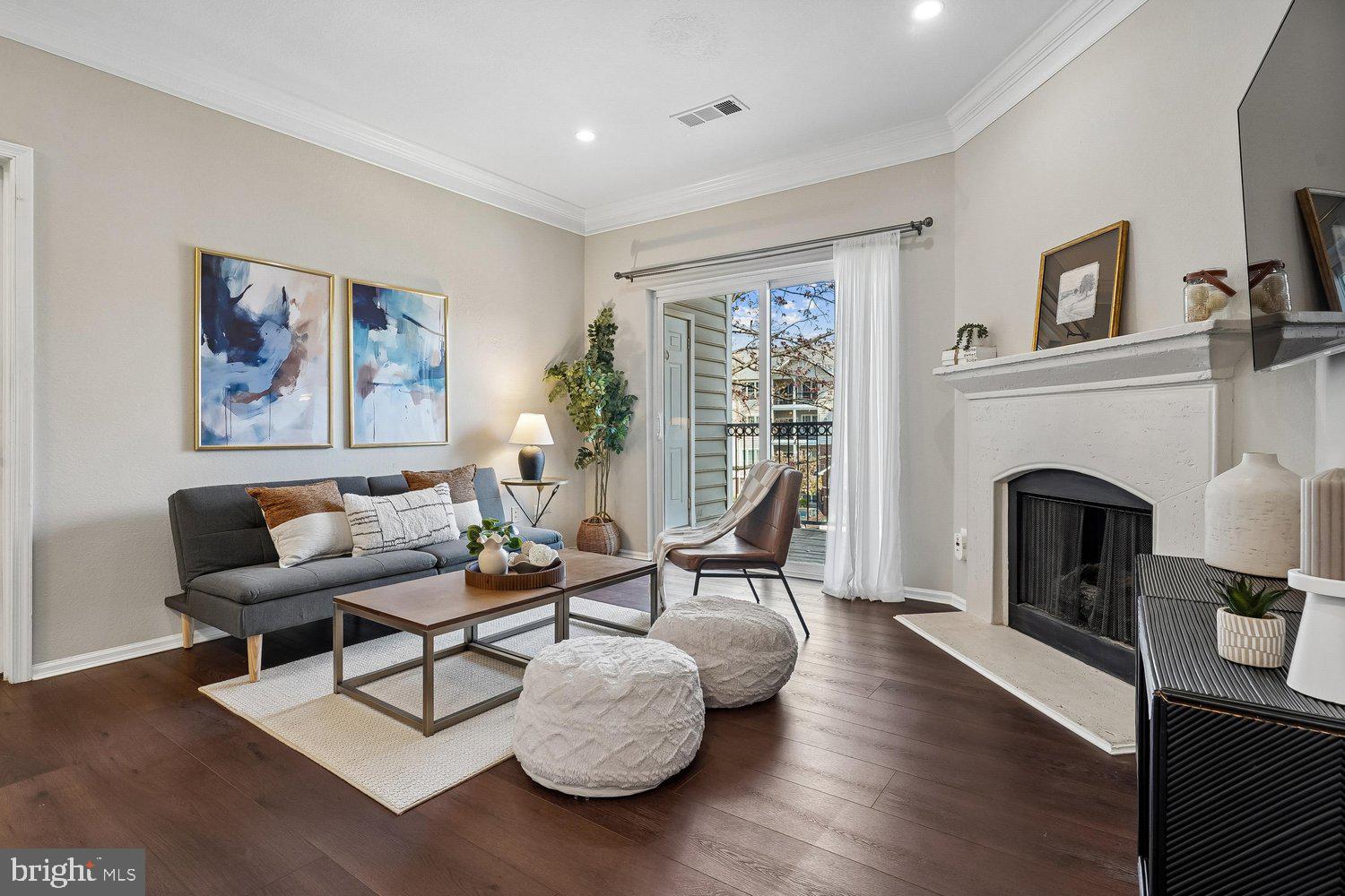 1521 SPRING GATE DRIVE 10211