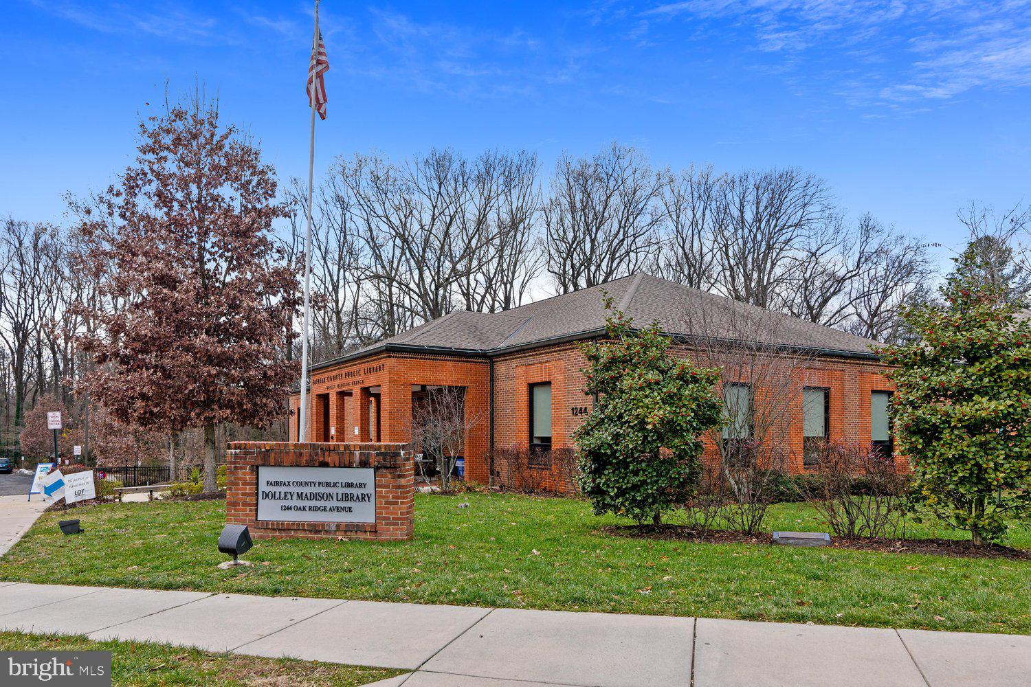 GATES OF MCLEAN - Residential