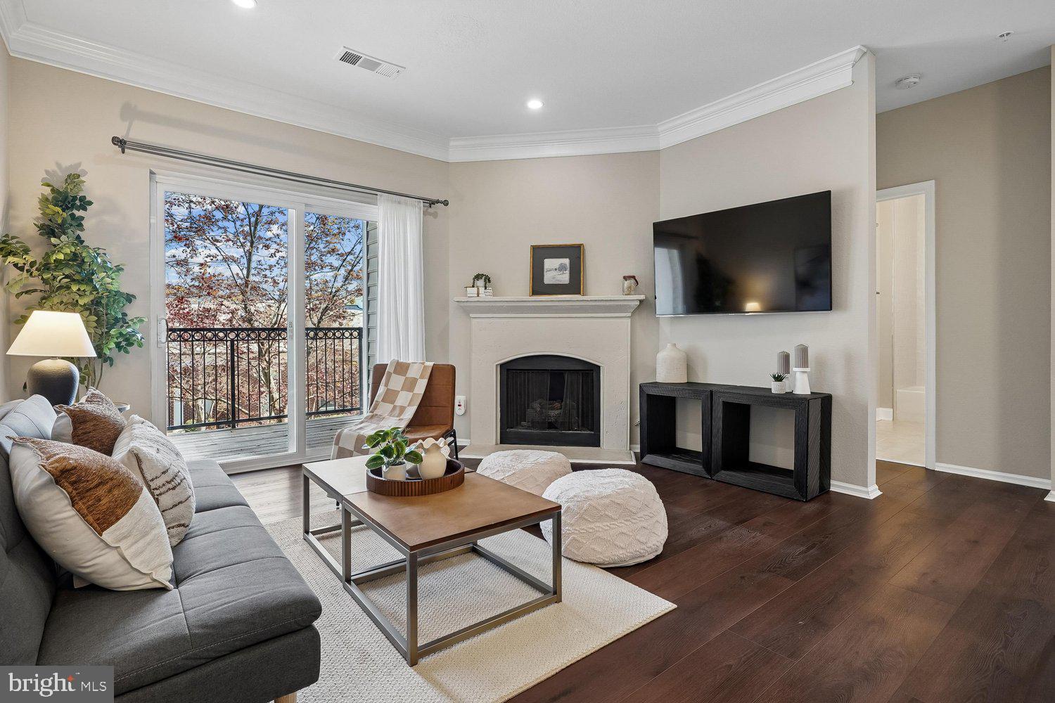 1521 SPRING GATE DRIVE 10211