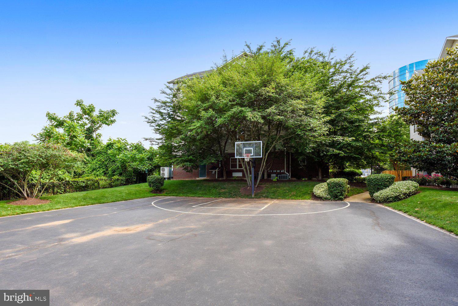 GATES OF MCLEAN - Residential