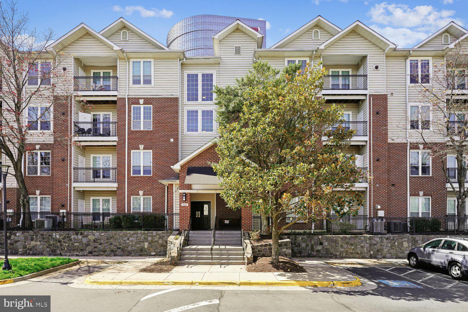 GATES OF MCLEAN - Residential