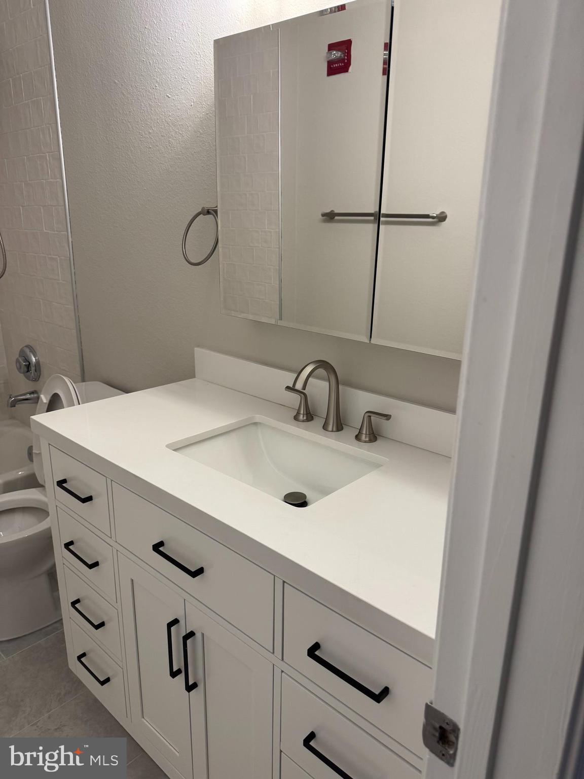 1521 SPRING GATE DRIVE 10211