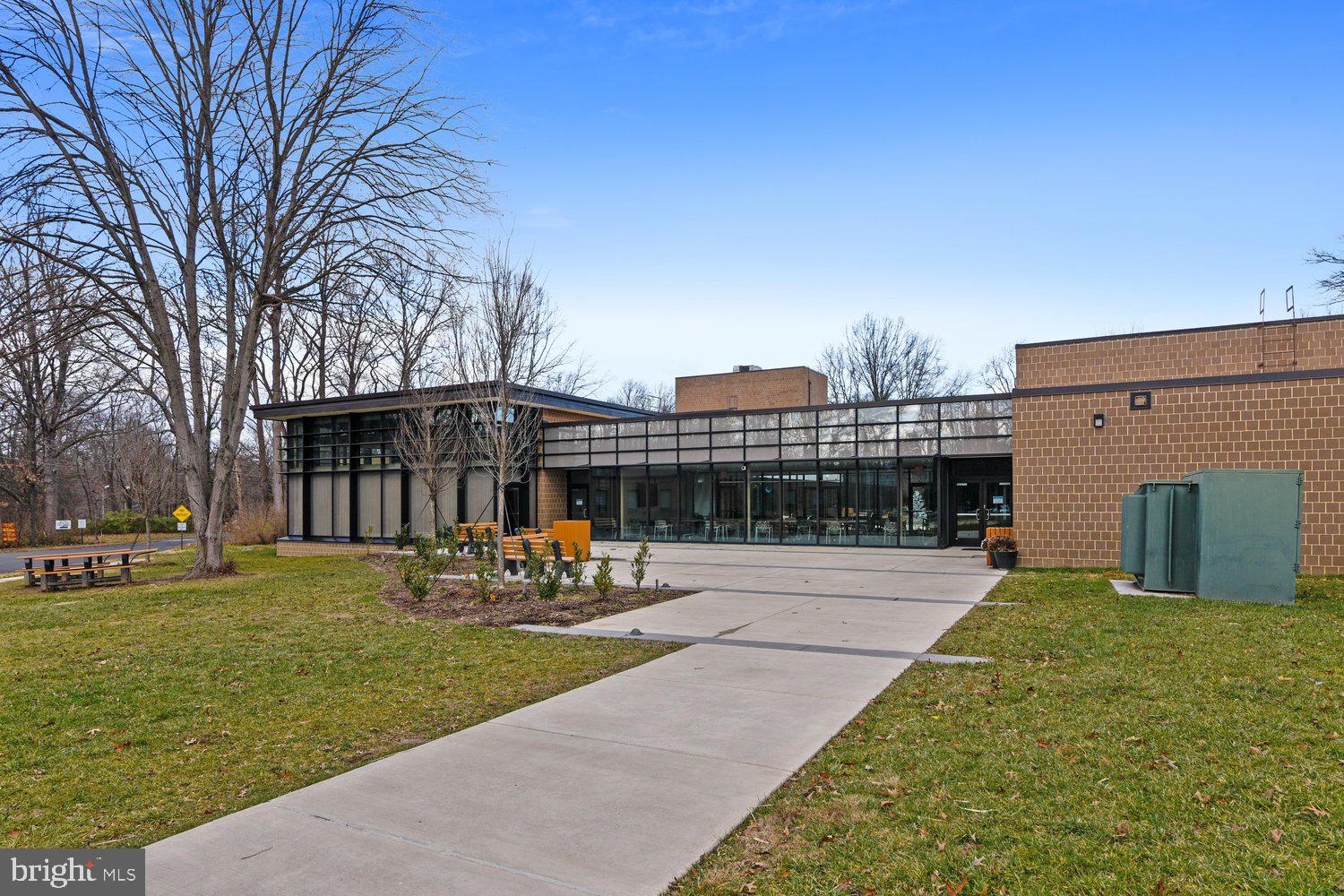 GATES OF MCLEAN - Residential