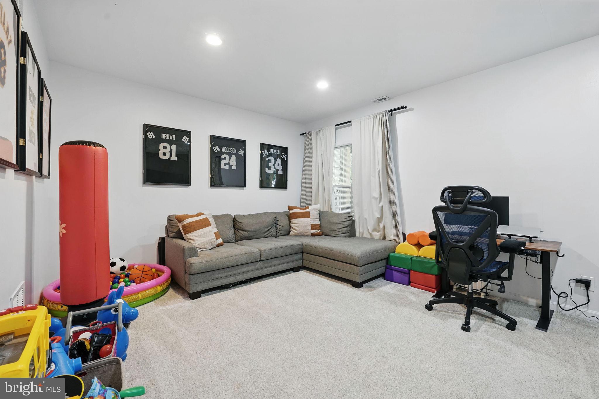47686 SANDBANK SQUARE