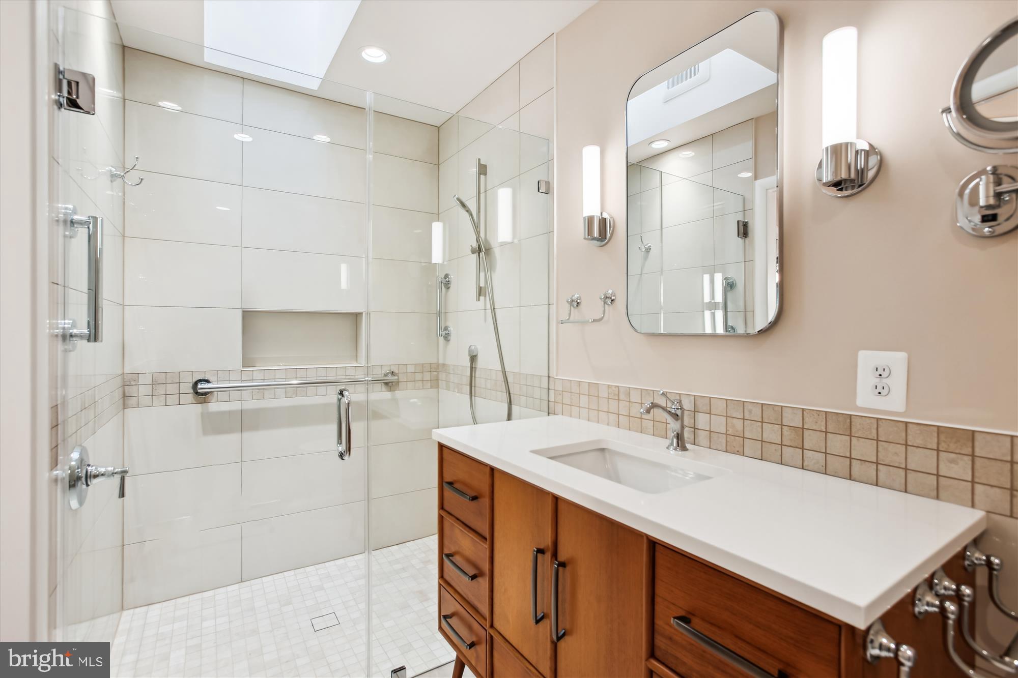 RICH E LAND - Residential