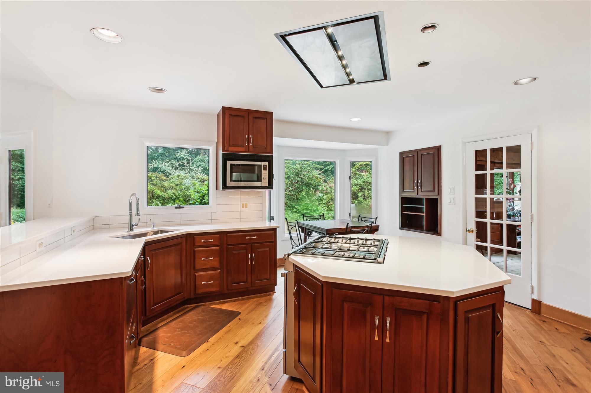 RICH E LAND - Residential