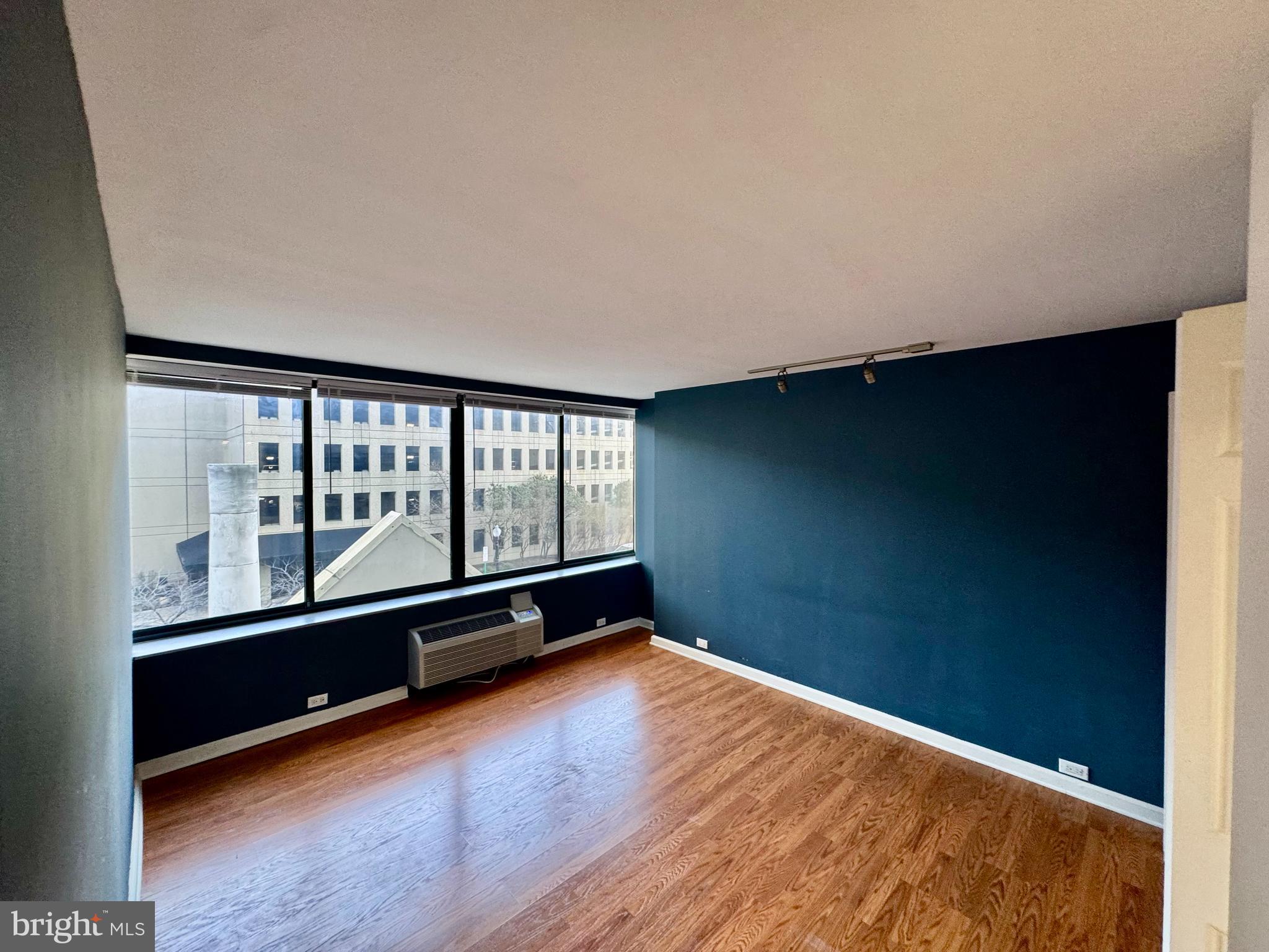 ART MUSEUM AREA - Residential Lease