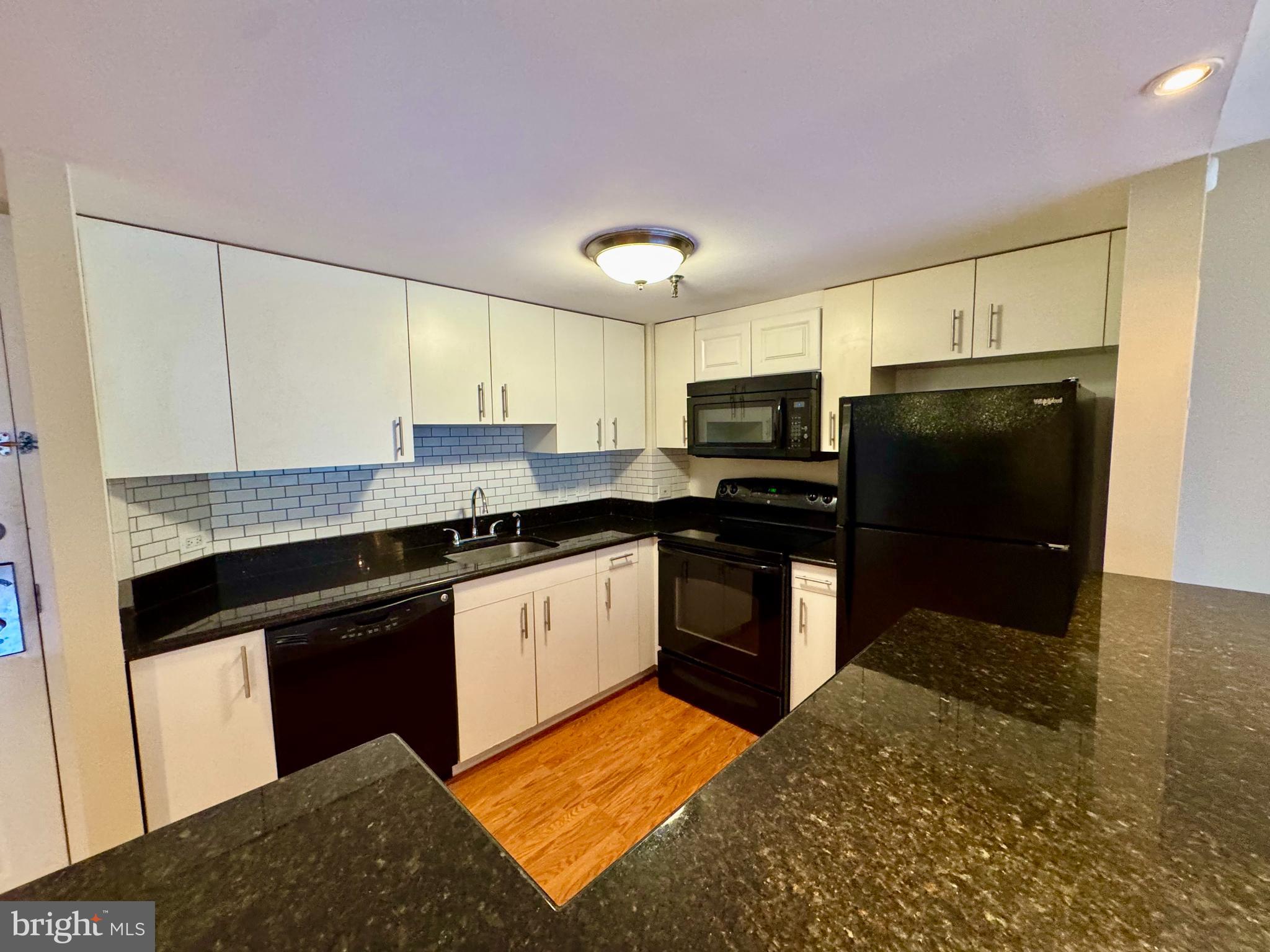 ART MUSEUM AREA - Residential Lease