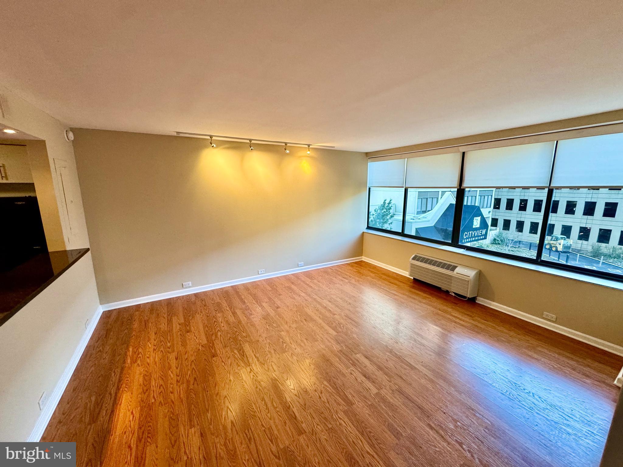 ART MUSEUM AREA - Residential Lease