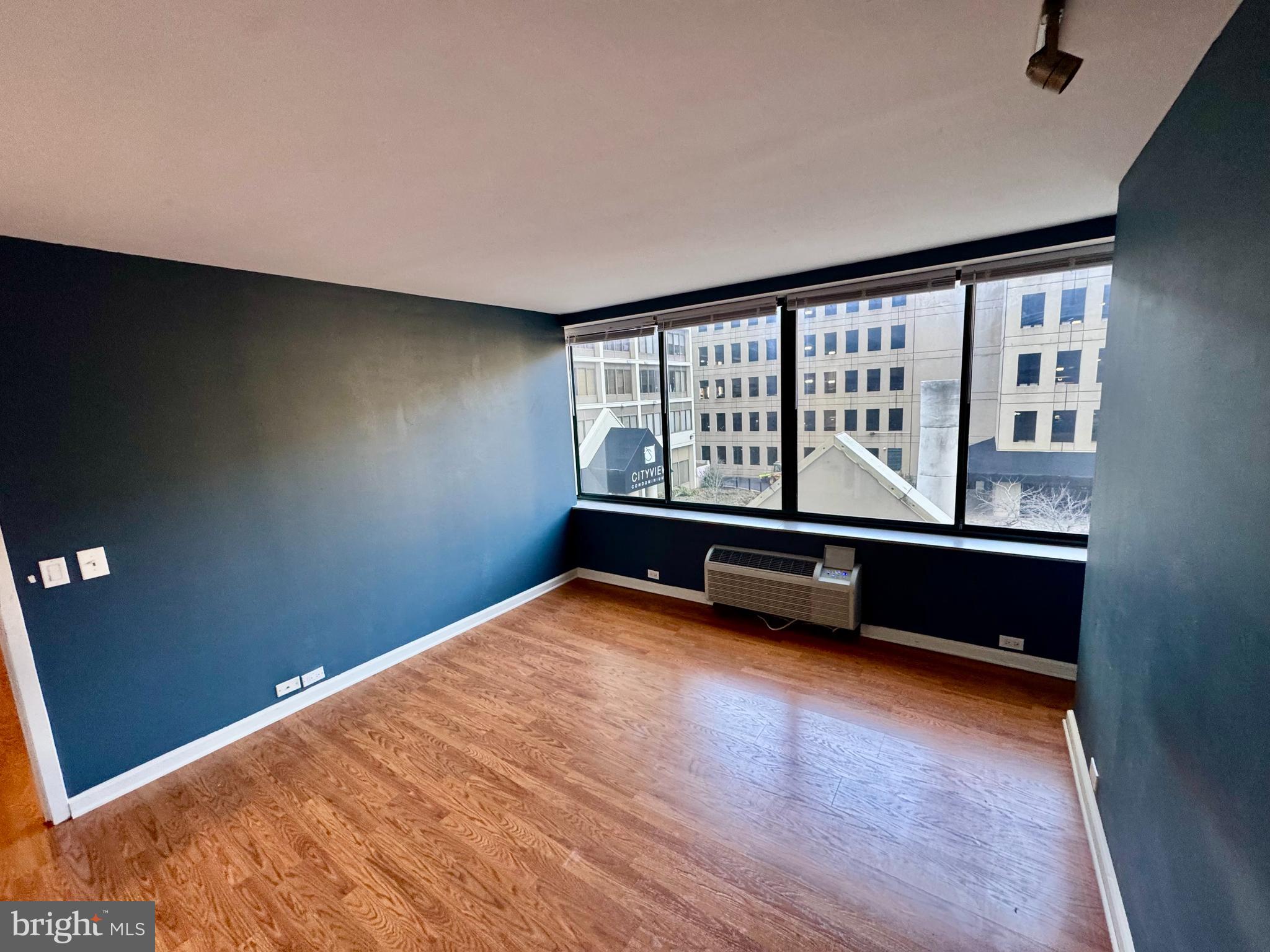 ART MUSEUM AREA - Residential Lease