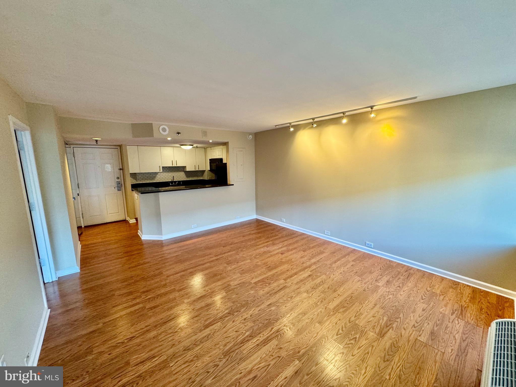 ART MUSEUM AREA - Residential Lease