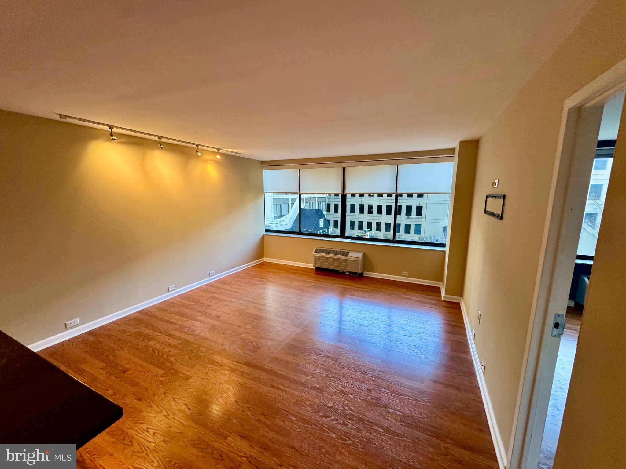 ART MUSEUM AREA - Residential Lease