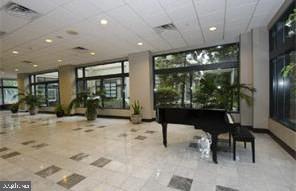 ART MUSEUM AREA - Residential Lease