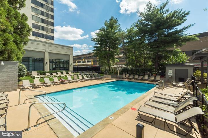 ART MUSEUM AREA - Residential Lease