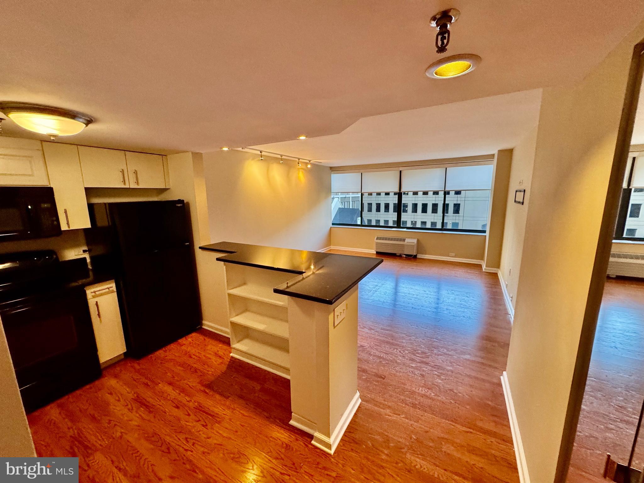 ART MUSEUM AREA - Residential Lease